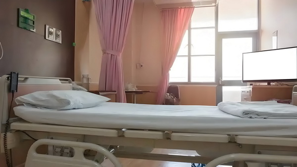 办理人才引进深圳户口_女人老了，走不动了，这2件事最好守口如瓶，这才是真聪明 艺人演出最后司未该公付给费